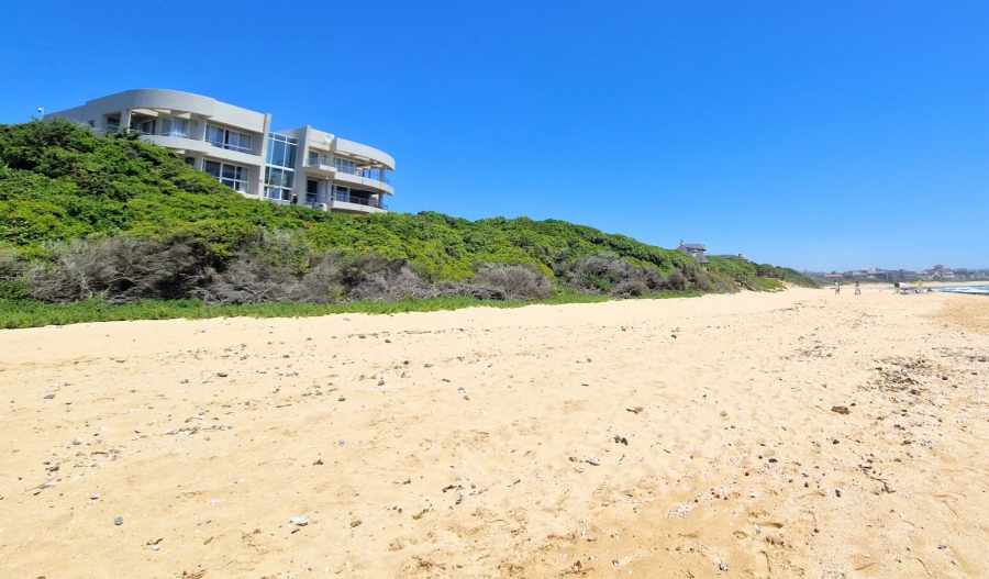 7 Bedroom Property for Sale in Wavecrest Eastern Cape